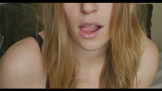 Mom Flashes Big Boobs After Taking Off Her Bra